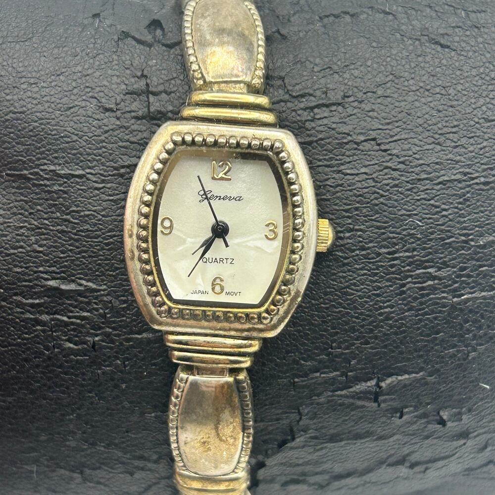 Vintage Geneva Mother Pearl Dial Women’s Fashion Quartz Watch Working